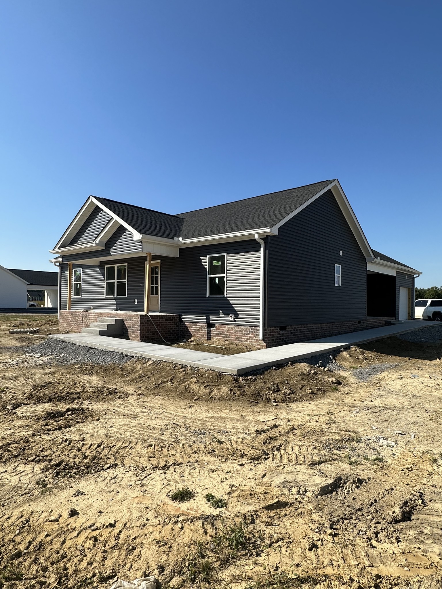 1331 North Corinth Road Portland, TN 37148 - Photo 2 of 8 a front view of a house with a yard