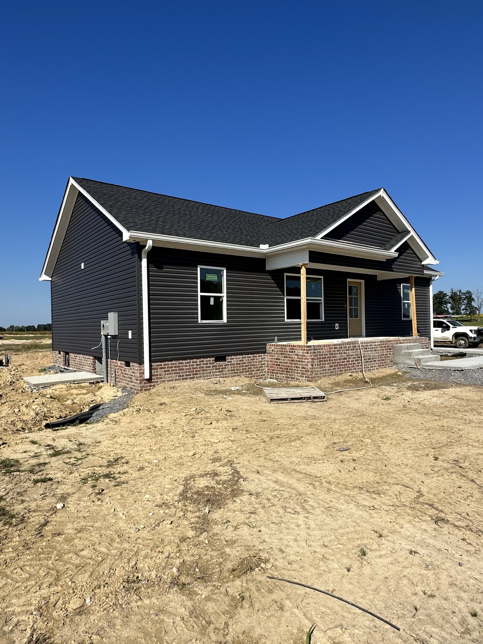 1331 North Corinth Road Portland, TN 37148 - Photo 3 of 8 a front view of a house with a space