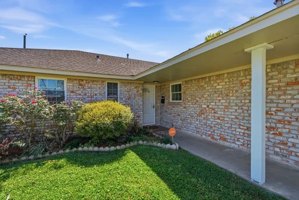 $1,895 | 4908 Holly Park Drive, Pasadena, TX 77505