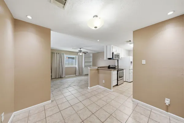 $1,895 | 4908 Holly Park Drive, Pasadena, TX 77505