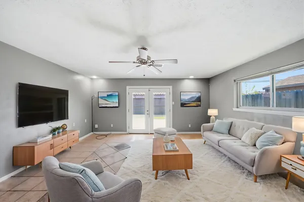 $1,895 | 4908 Holly Park Drive, Pasadena, TX 77505