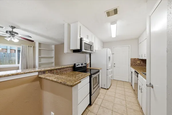 $1,895 | 4908 Holly Park Drive, Pasadena, TX 77505