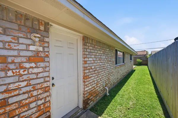 $1,895 | 4908 Holly Park Drive, Pasadena, TX 77505