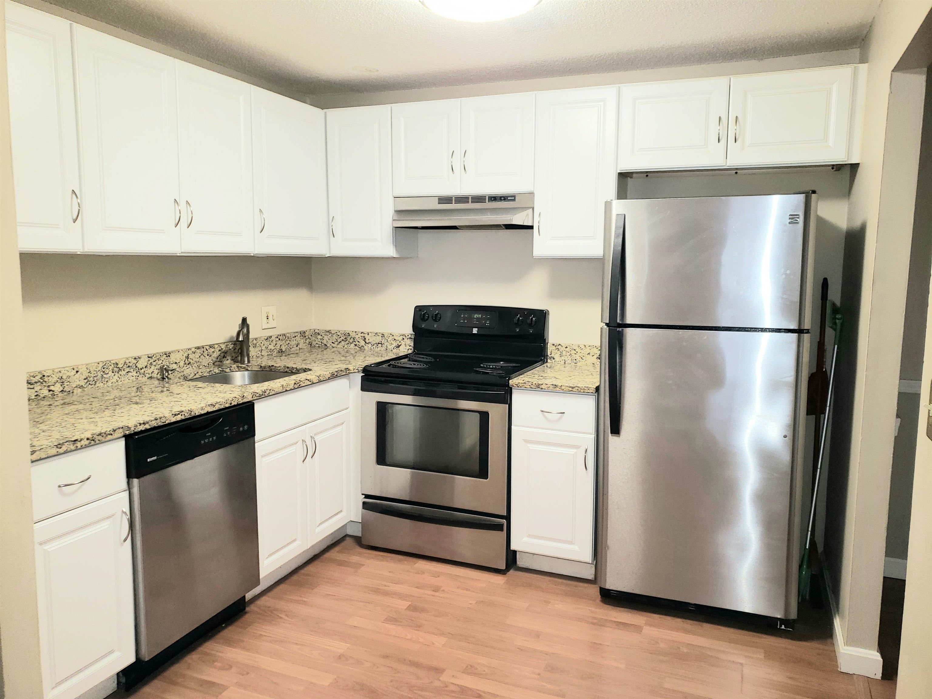 130 English Village Road, Unit 302 Manchester, NH 03102 - Photo 5 of 21