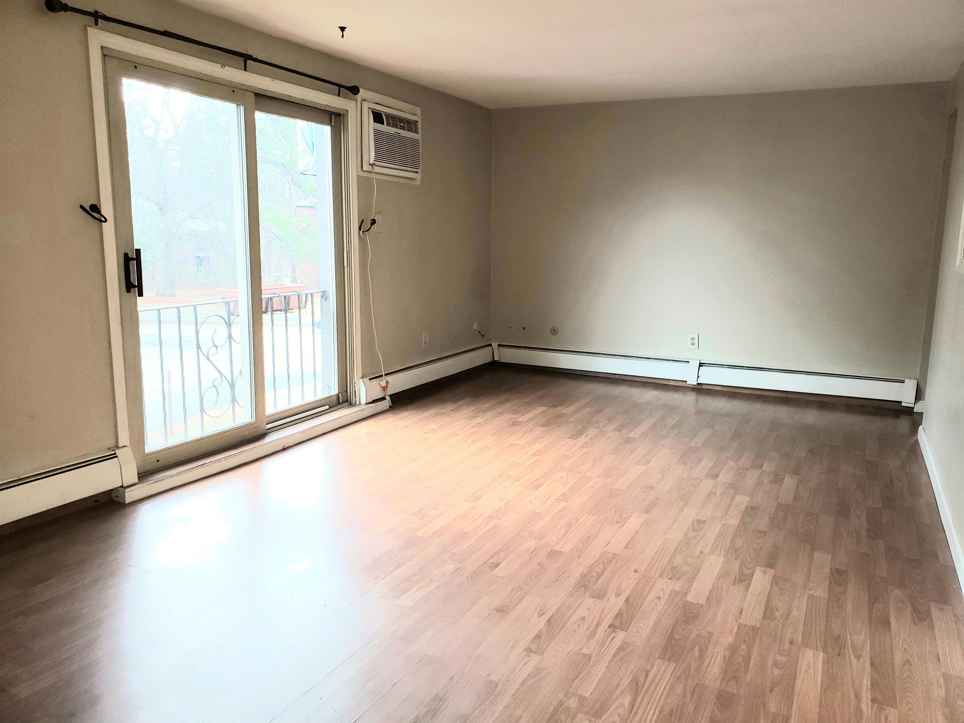 130 English Village Road, Unit 302 Manchester, NH 03102 - Photo 7 of 21