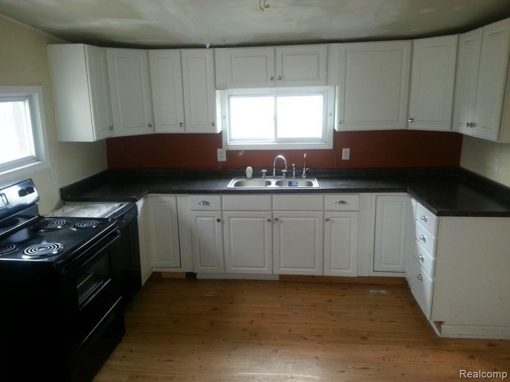 6935 Earhart Road South Lyon, MI 48178 - Photo 7 of 10 011.jpg