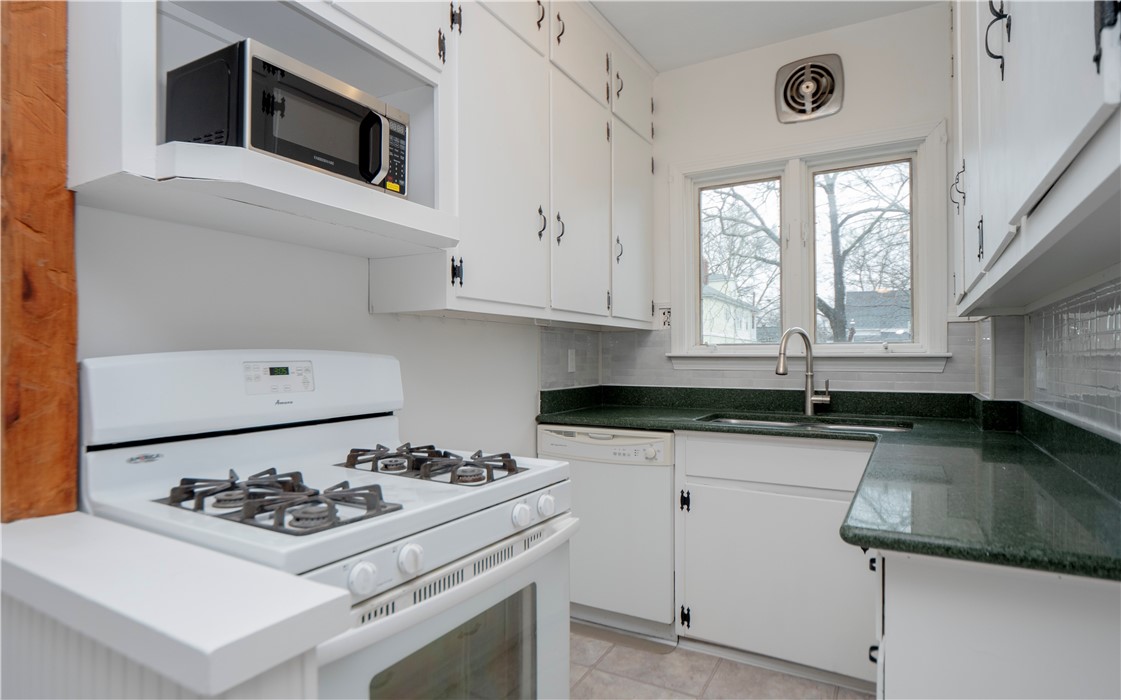 39 Cole Street, Unit 1 Bristol, RI 02809 - Photo 22 of 43