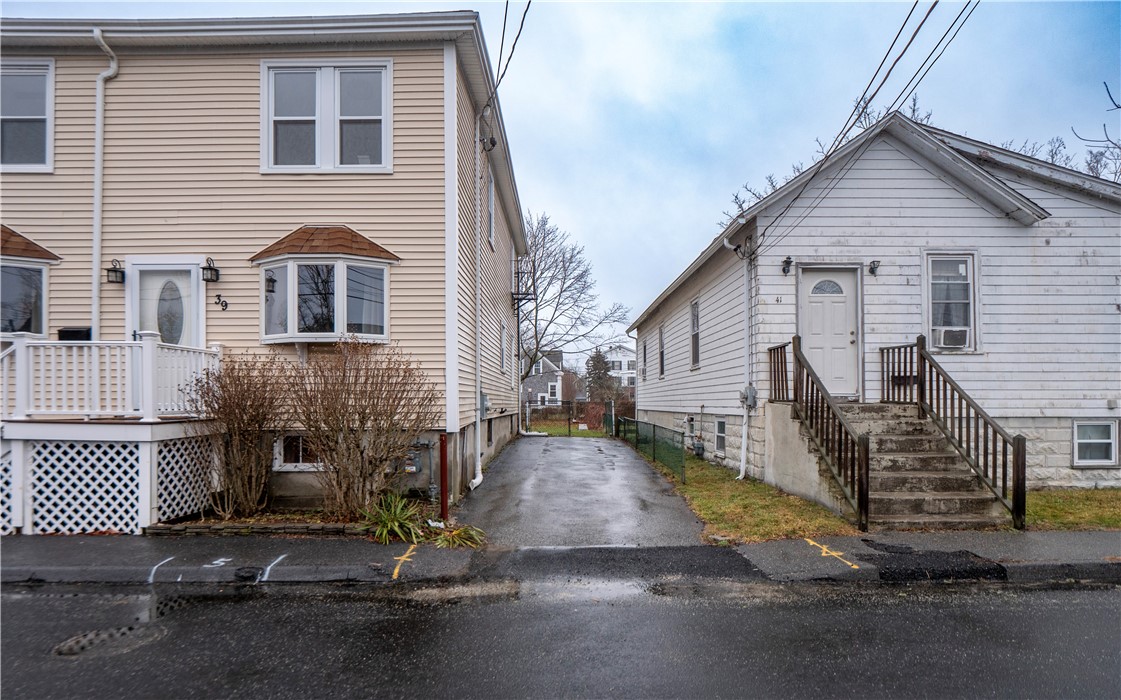 39 Cole Street, Unit 1 Bristol, RI 02809 - Photo 3 of 43
