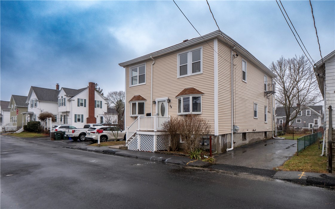 39 Cole Street, Unit 1 Bristol, RI 02809 - Photo 4 of 43