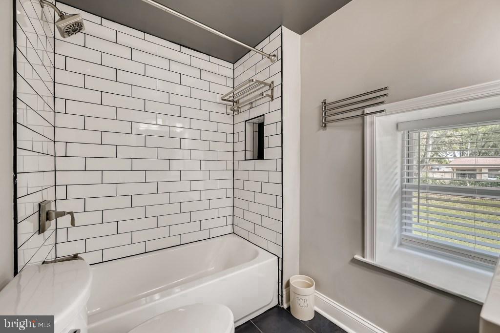 827 University Boulevard West Silver Spring, MD 20901 - Photo 14 of 40 a bathroom with a bathtub and a shower