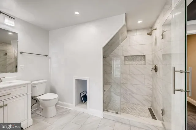 a bathroom with a toilet and a shower