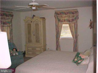 970 Edwards Drive Springfield, PA 19064 - Photo 2 of 6