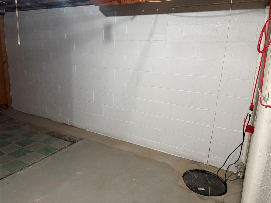 357 Carley Avenue Sharon, PA 16146 - Photo 27 of 32 a bathroom with a sink and a shower