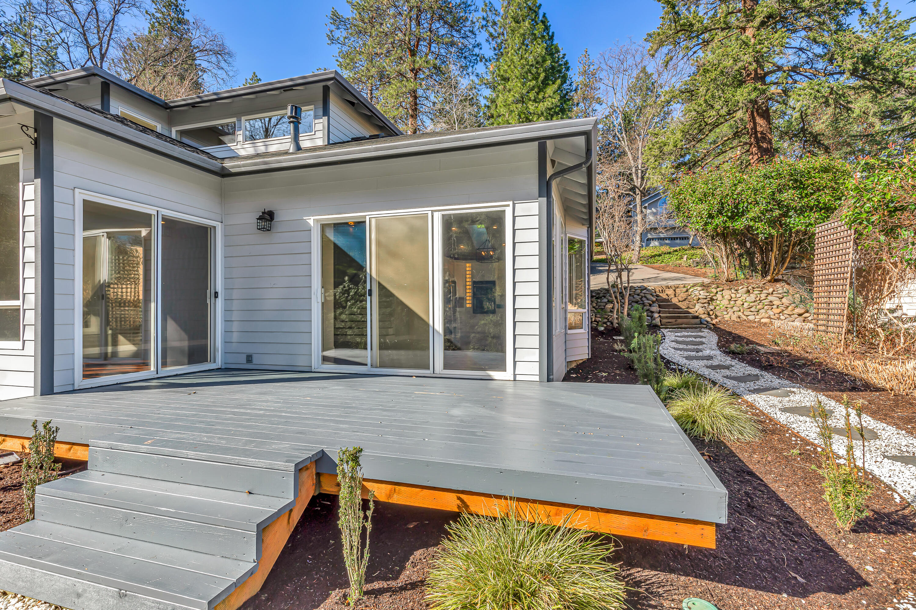 828 Roca Street Ashland, OR 97520 - Photo 7 of 33 828 Roca Street, Ashland, OR 97520