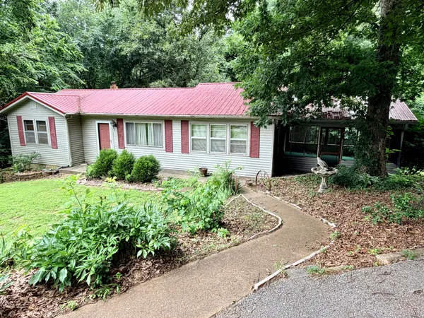$179,999 | 2155 Spring Hill Road, Paris, TN 38242