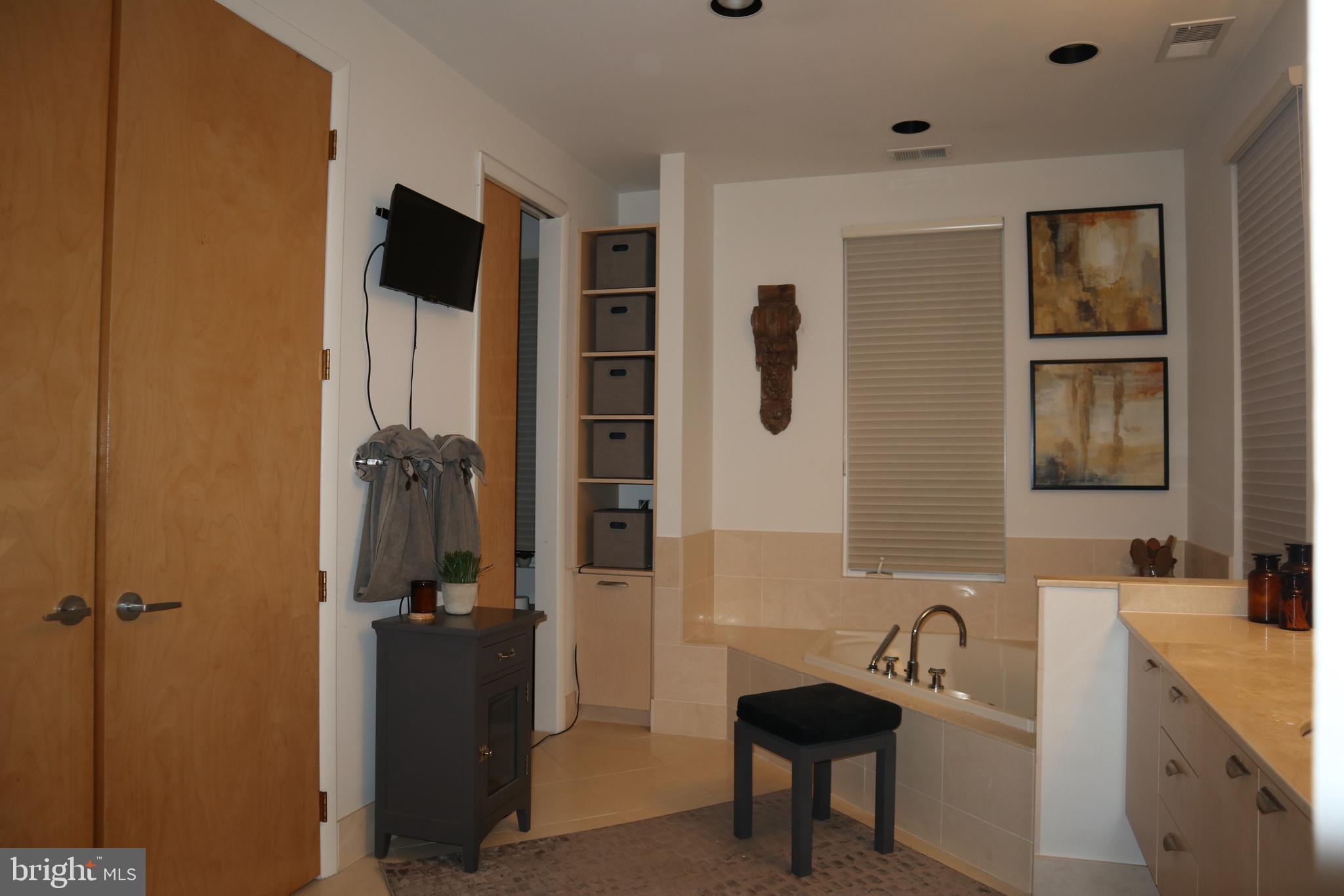 7550 Brentland Road Welcome, MD 20693 - Photo 37 of 86 Her Bath - Owners' Suite