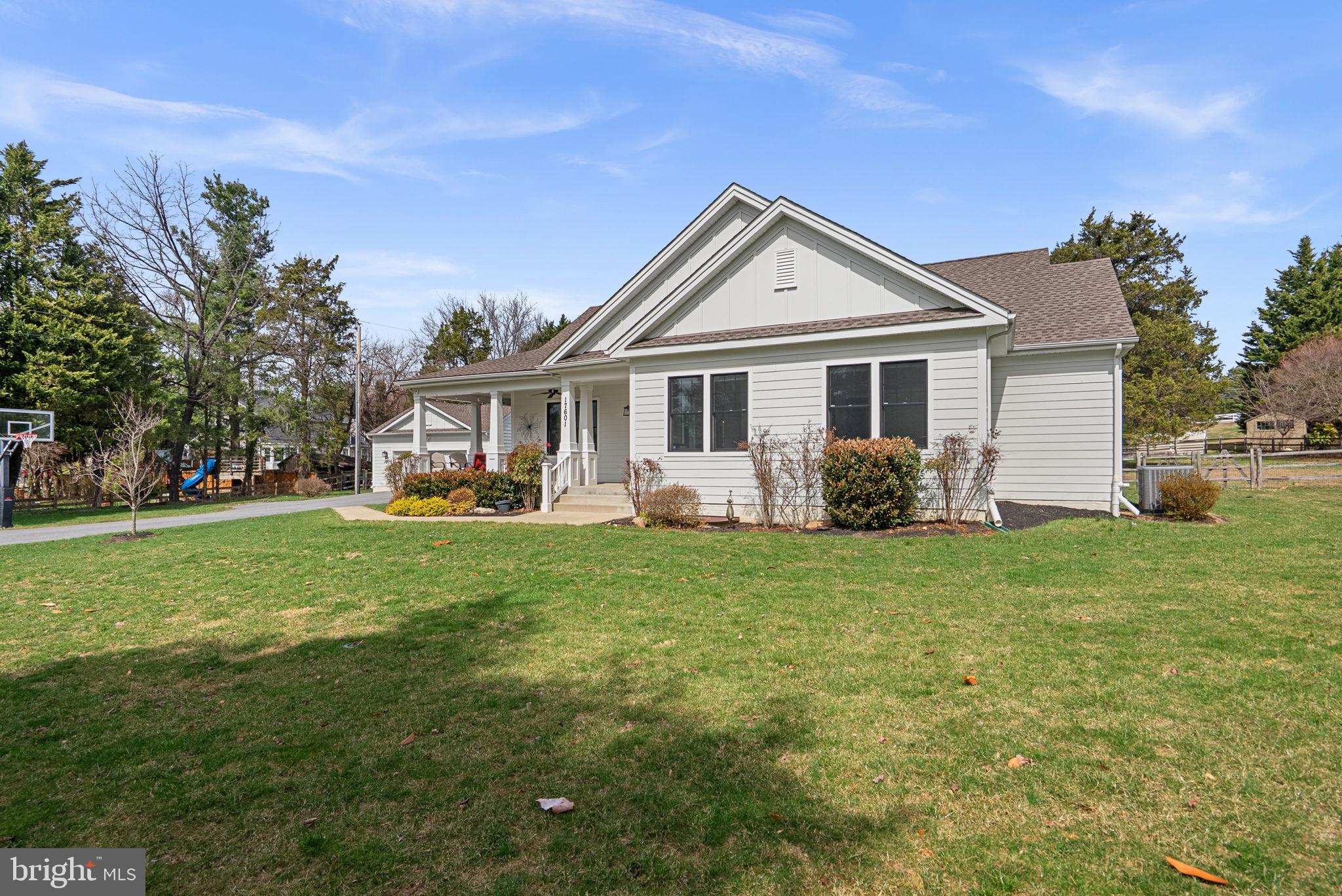 17601 Crystal Spring Terrace Ashton, MD 20861 - Photo 2 of 45