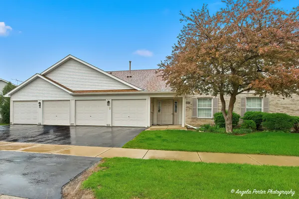 $205,000 | 1152 North Red Oak Circle, Unit 1, Round Lake Beach, IL 60073