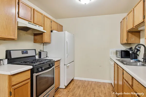 $205,000 | 1152 North Red Oak Circle, Unit 1, Round Lake Beach, IL 60073