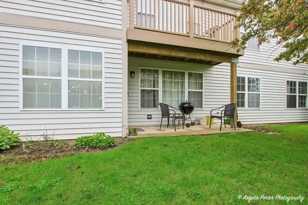 $205,000 | 1152 North Red Oak Circle, Unit 1, Round Lake Beach, IL 60073