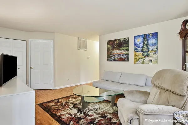 $205,000 | 1152 North Red Oak Circle, Unit 1, Round Lake Beach, IL 60073