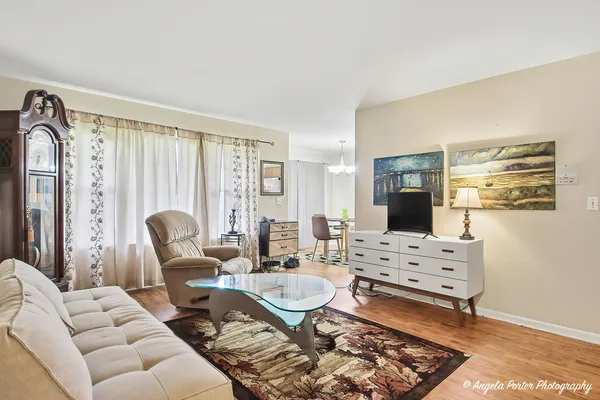 $205,000 | 1152 North Red Oak Circle, Unit 1, Round Lake Beach, IL 60073