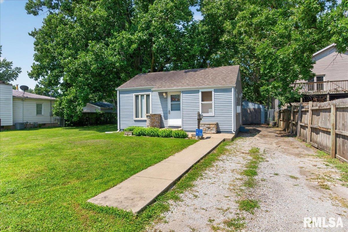 2827 South Walnut Street Springfield, IL 62704 - Photo 2 of 25
