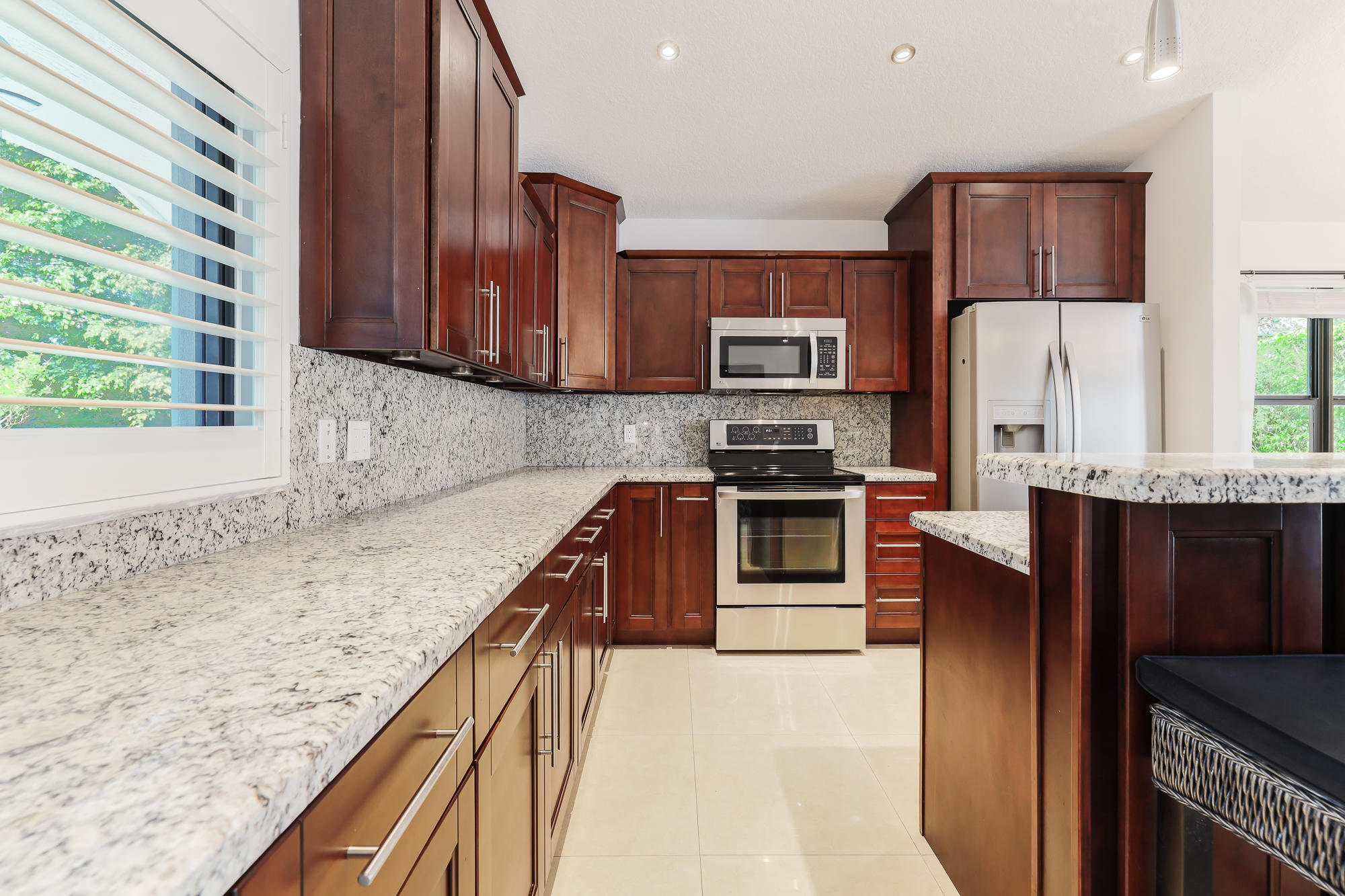2298 Northwest 8th Street Boca Raton, FL 33431 - Photo 5 of 35 Kitchen Seating area