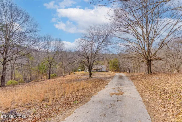 $339,900 | 263 Graves Hollow Road, Maynardville, TN 37807