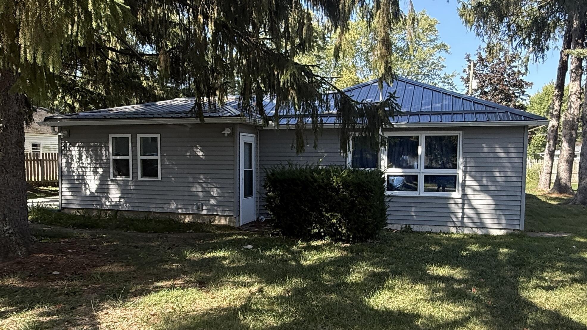 314 Riverside Drive Watervliet, MI 49098 - Photo 1 of 26 IMG_9324 3