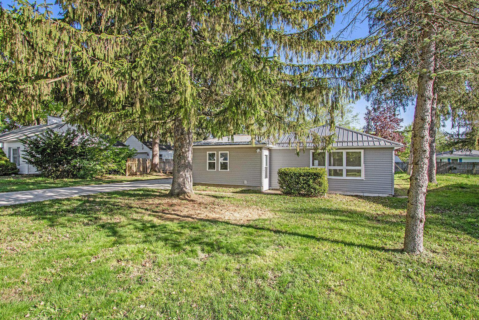 314 Riverside Drive Watervliet, MI 49098 - Photo 3 of 26 20250512171633731561000000-o