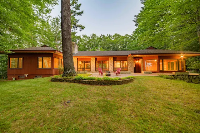 $988,500 | 4239 Forest Point Drive, Rhinelander, WI 54501