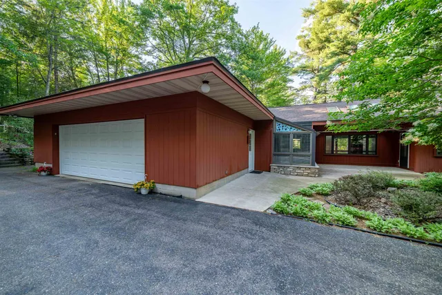 $988,500 | 4239 Forest Point Drive, Rhinelander, WI 54501