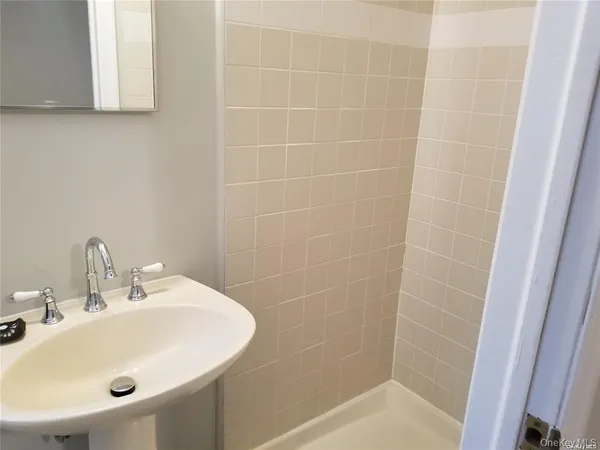 $3,550 | 6 Roland Road, Unit B, West Babylon, NY 11704