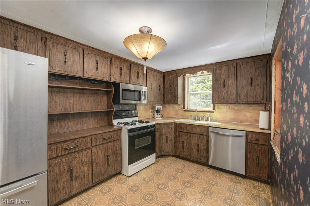 343 Bellus Road Hinckley, OH 44233 - Photo 18 of 49 Kitchen
