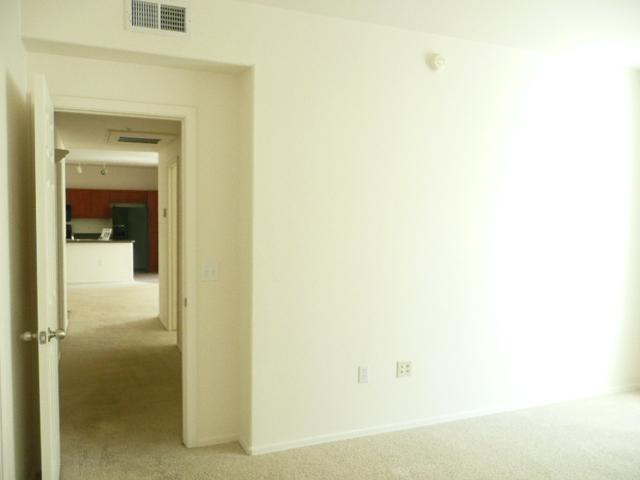 909 East Camelback Road, Unit 2040 Phoenix, AZ 85014 - Photo 29 of 39 mstr looking into kitchen dinding area
