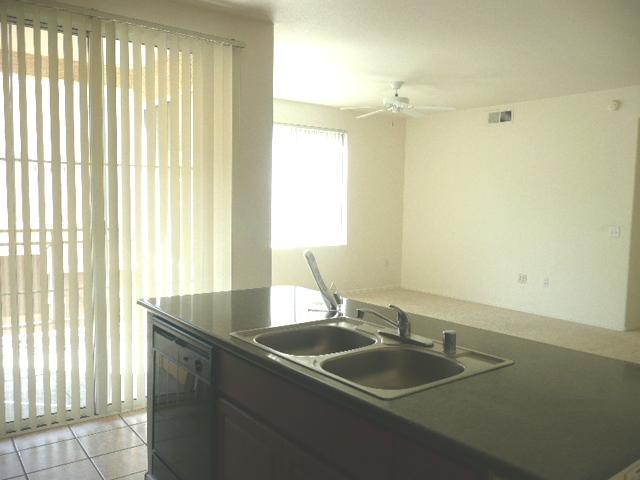 909 East Camelback Road, Unit 2040 Phoenix, AZ 85014 - Photo 39 of 39 kitchen 4