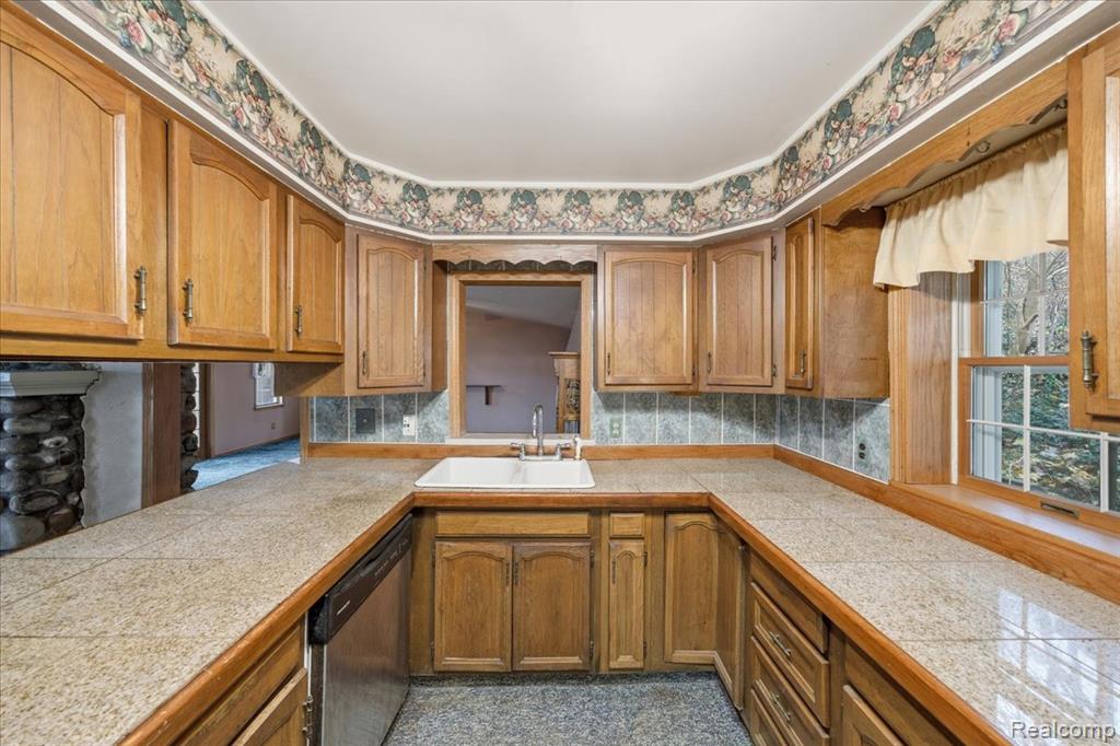 5896 Silver Birch Road Ortonville, MI 48462 - Photo 11 of 76