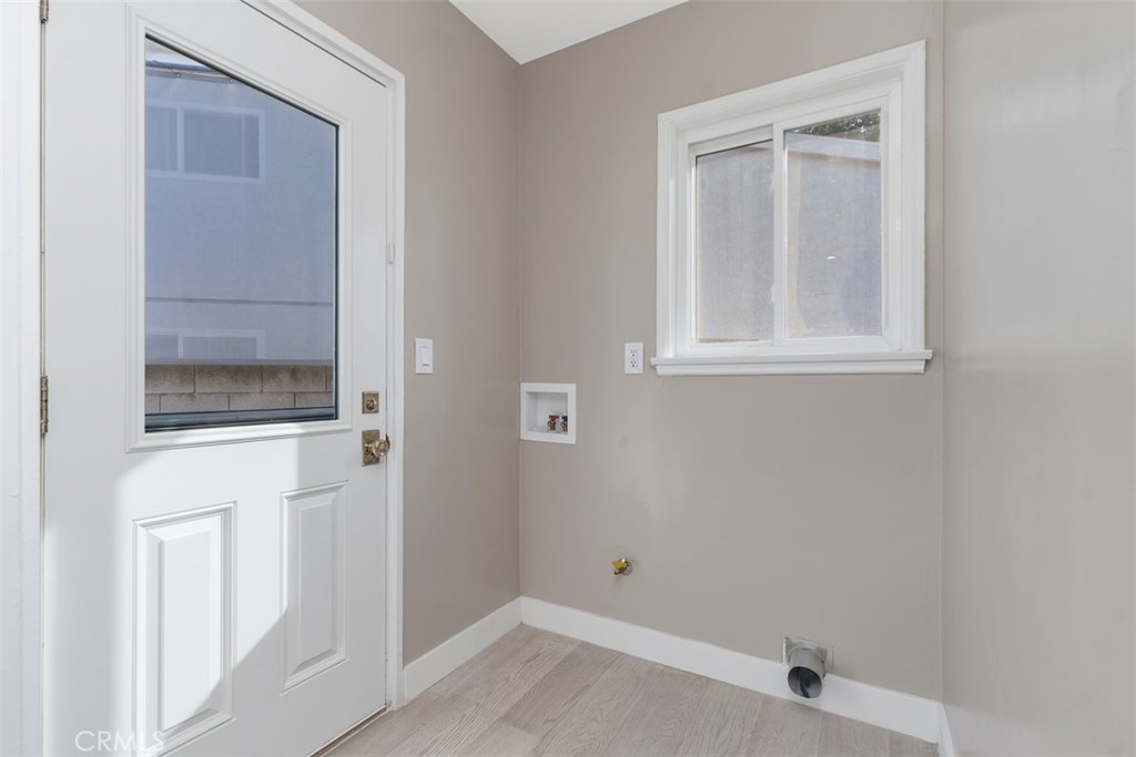 4769 East Malta Street Long Beach, CA 90815 - Photo 13 of 39 a bathroom with a bathtub