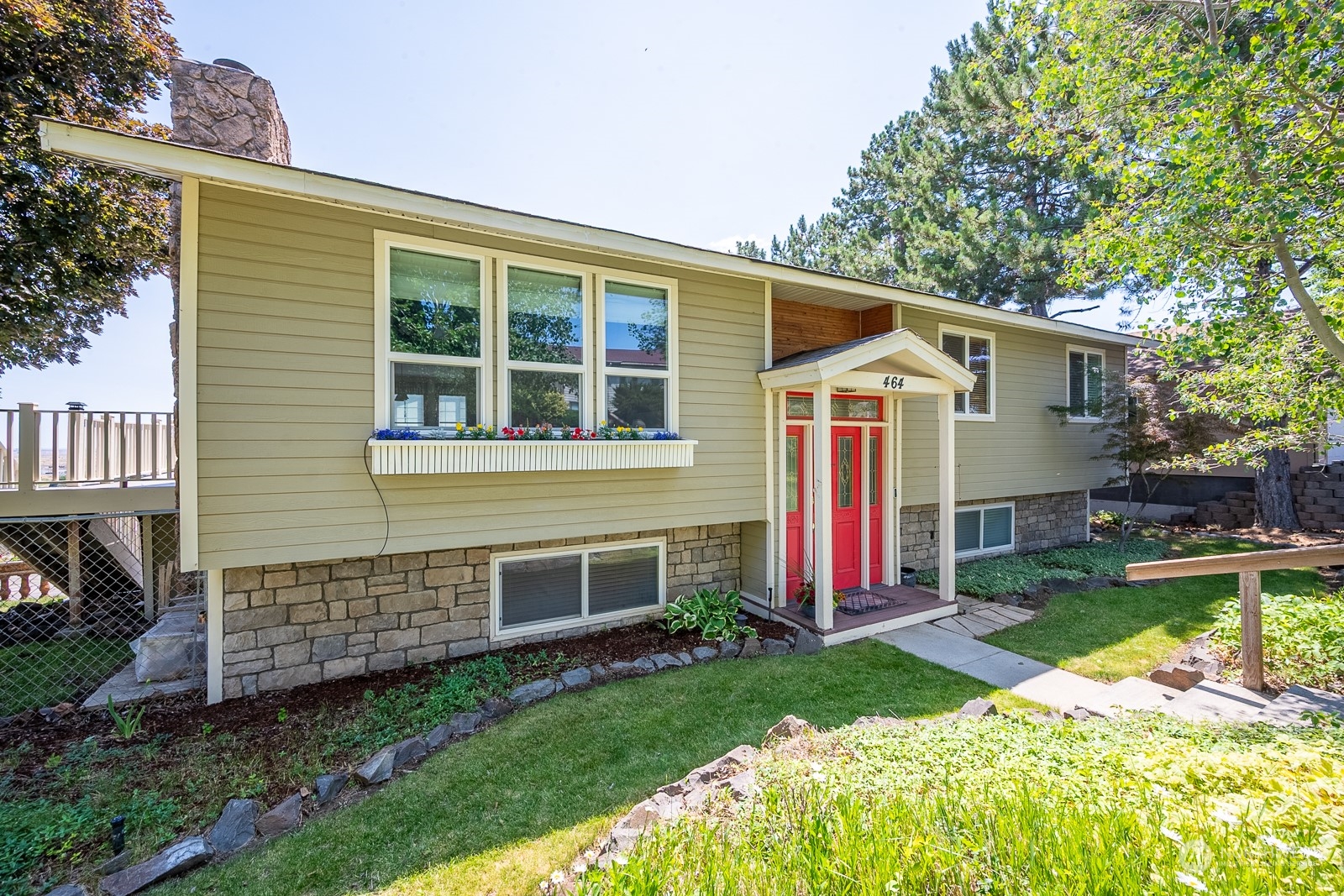 464 Patrick Road Ephrata, WA 98823 - Photo 1 of 30 a view of backyard with deck and barbeque oven
