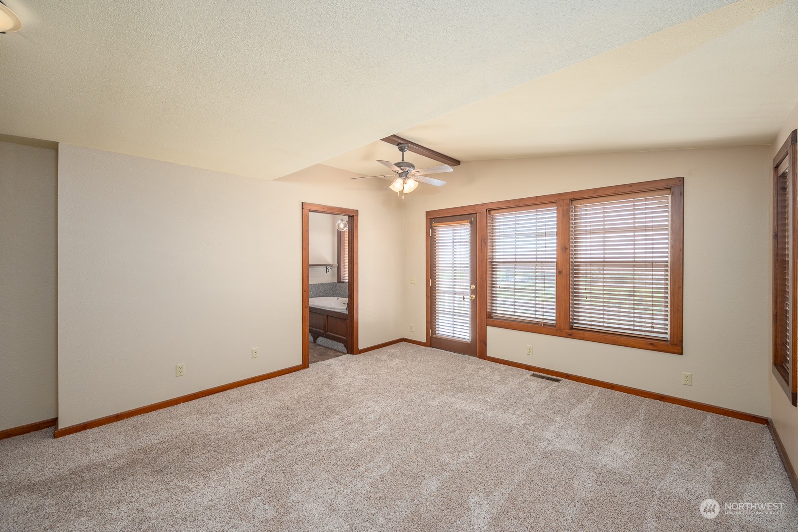 464 Patrick Road Ephrata, WA 98823 - Photo 14 of 30 a view of an empty room with a window