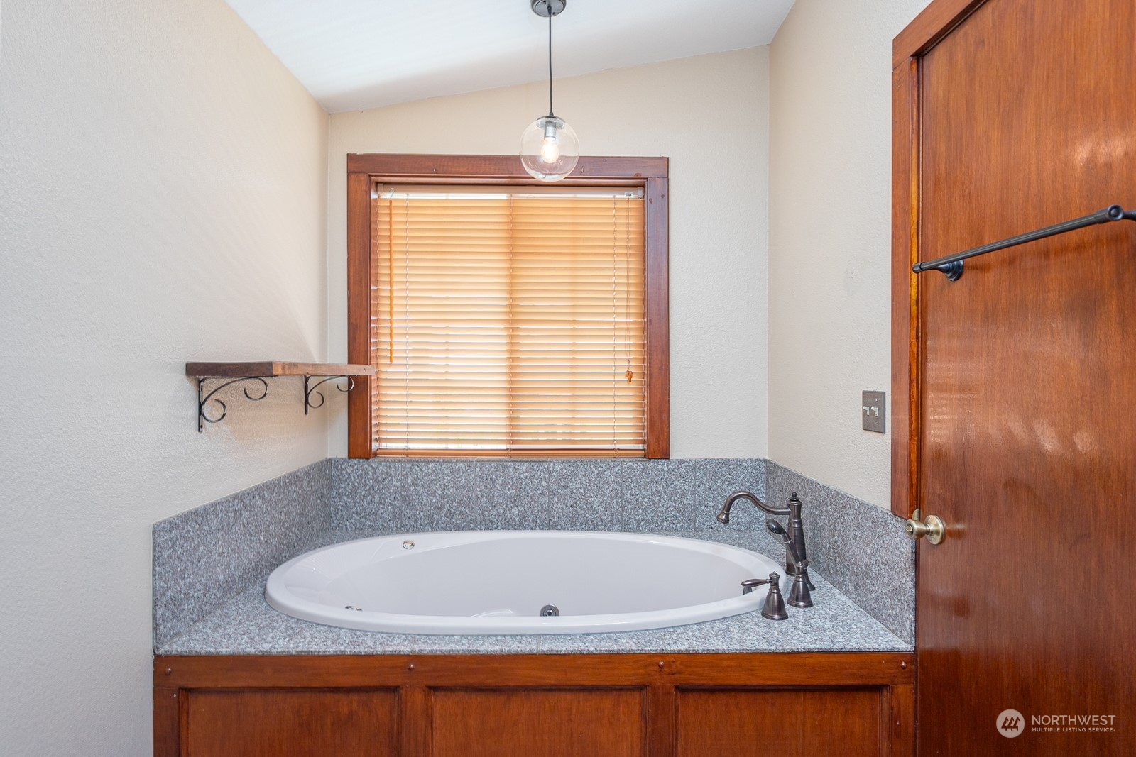 464 Patrick Road Ephrata, WA 98823 - Photo 15 of 30 a bathroom with a bathtub and a shower