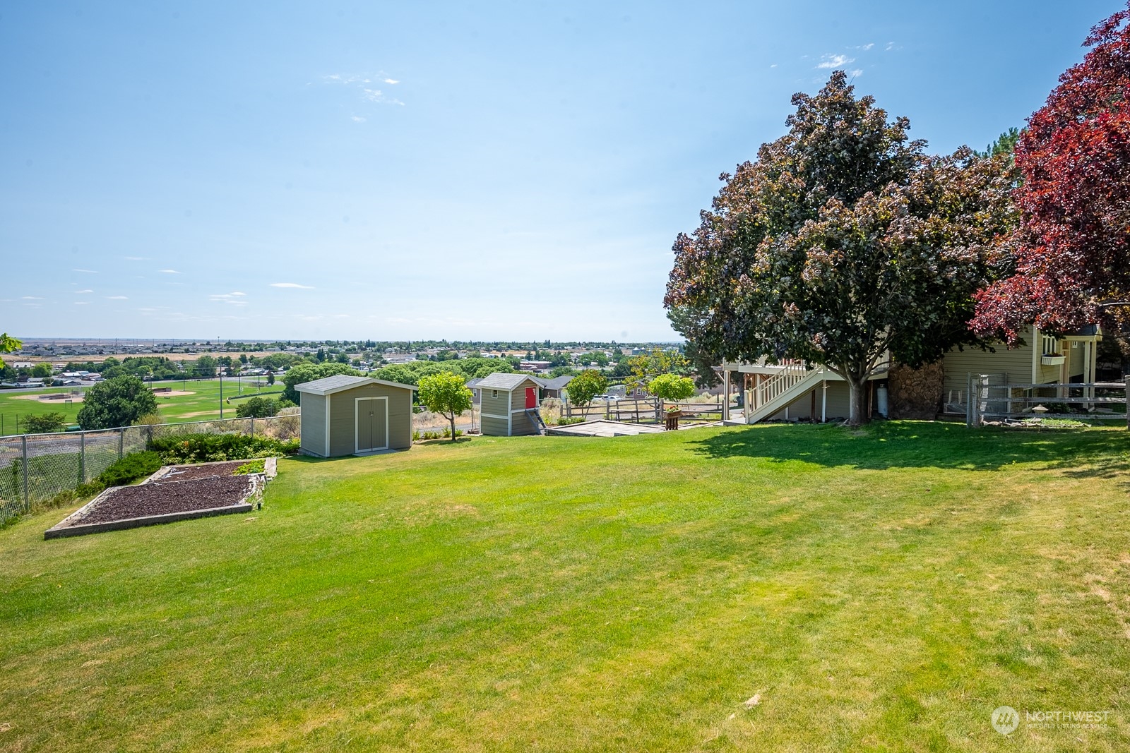 464 Patrick Road Ephrata, WA 98823 - Photo 21 of 30 a view of a garden with houses