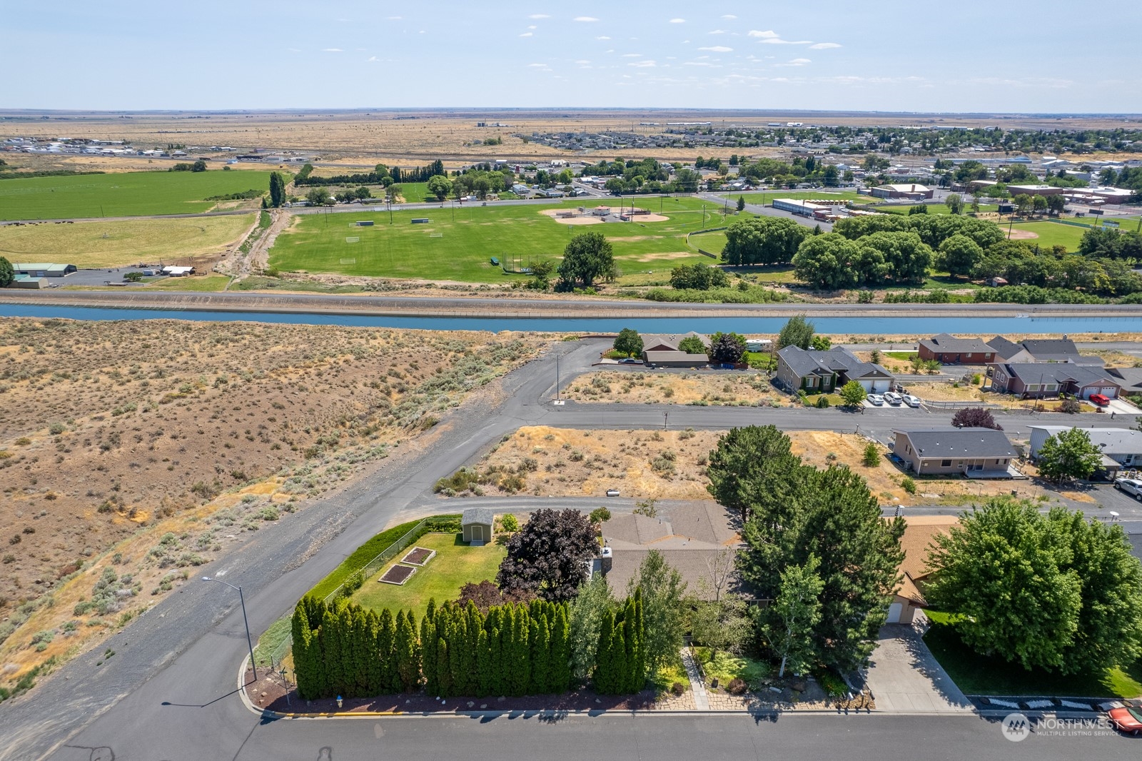 464 Patrick Road Ephrata, WA 98823 - Photo 30 of 30 an aerial view of a city with lots of residential buildings and ocean view in back