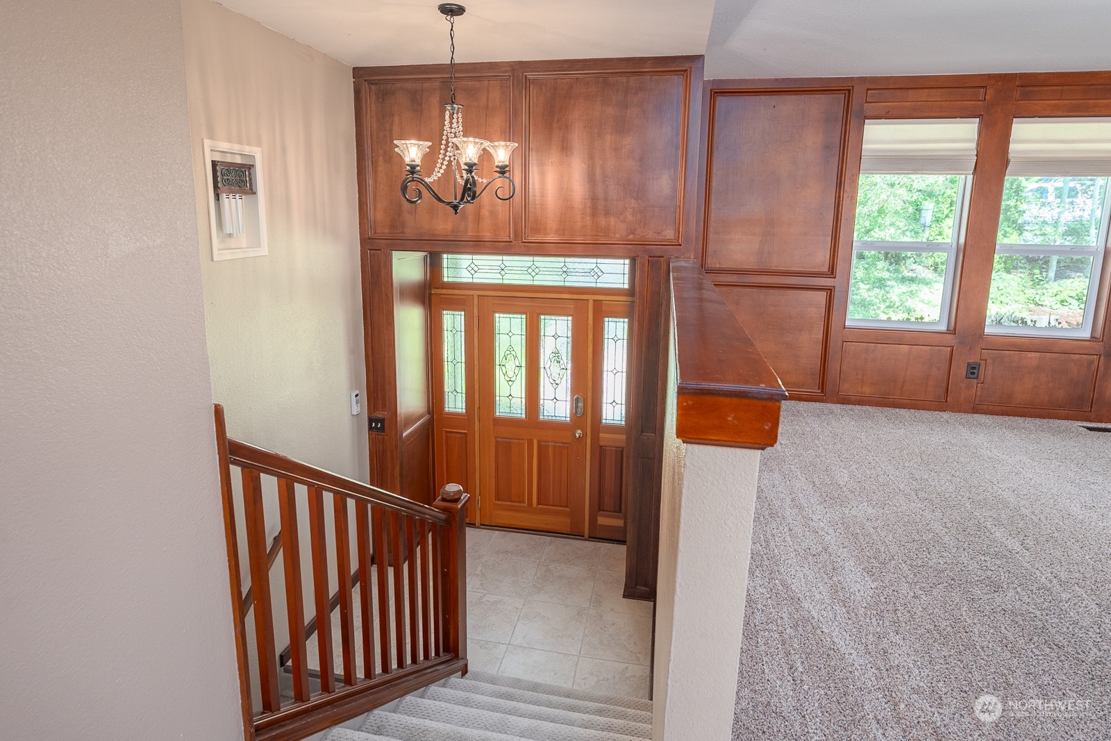 464 Patrick Road Ephrata, WA 98823 - Photo 6 of 30 a view of a hallway with windows