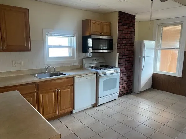 $3,375 | 901 Saratoga Street, Unit 3, Boston, MA 02128