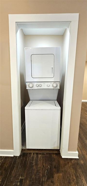 1291 Lorenzo Drive Southwest Atlanta, GA 30310 - Photo 14 of 17 a utility room with a washer and dryer
