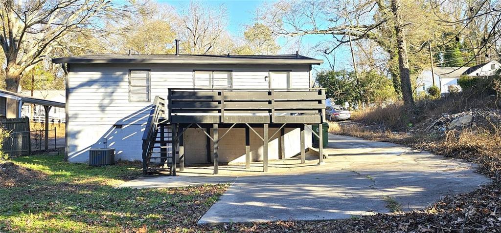 1291 Lorenzo Drive Southwest Atlanta, GA 30310 - Photo 17 of 17 a view of outdoor space and yard