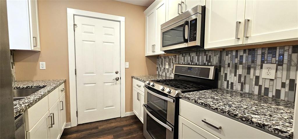 1291 Lorenzo Drive Southwest Atlanta, GA 30310 - Photo 6 of 17 a kitchen with granite countertop a stove and a refrigerator