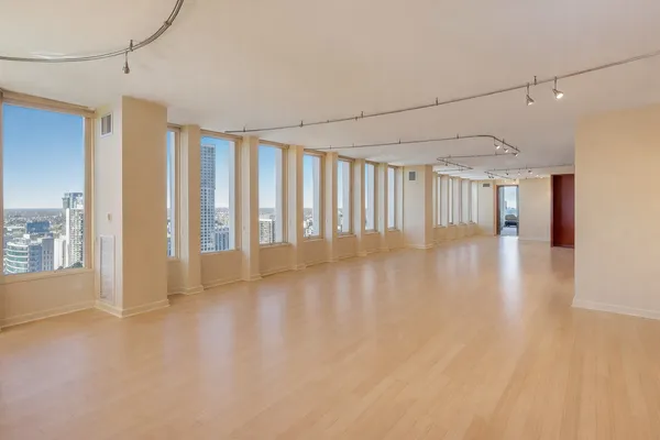 $950,000 | 100 East Walton Street, Unit 42F, Chicago, IL 60611